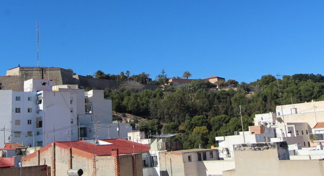 Apartmán Atico Loft De Lujo Con Terraza Espectacular Y Vista A Los 2 Castillos Alicante Exteriér fotografie